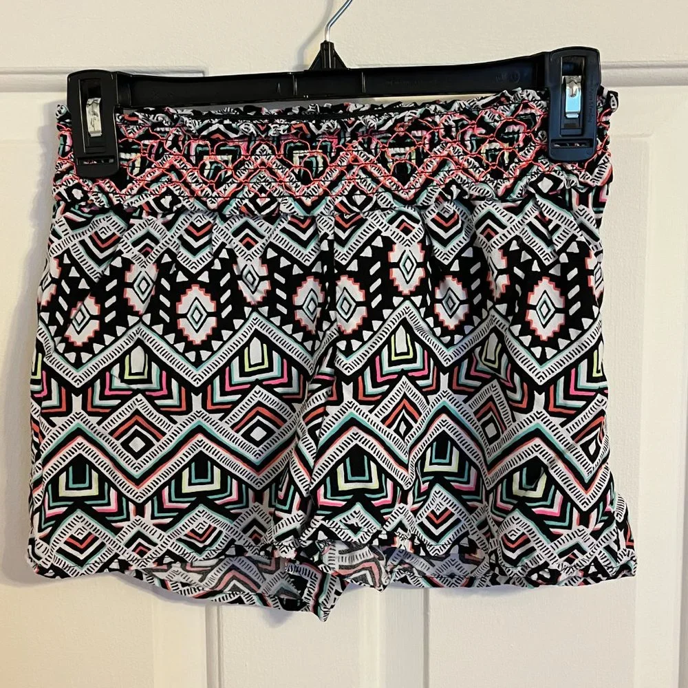 NWOT Justice Aztec patterned short size 12
